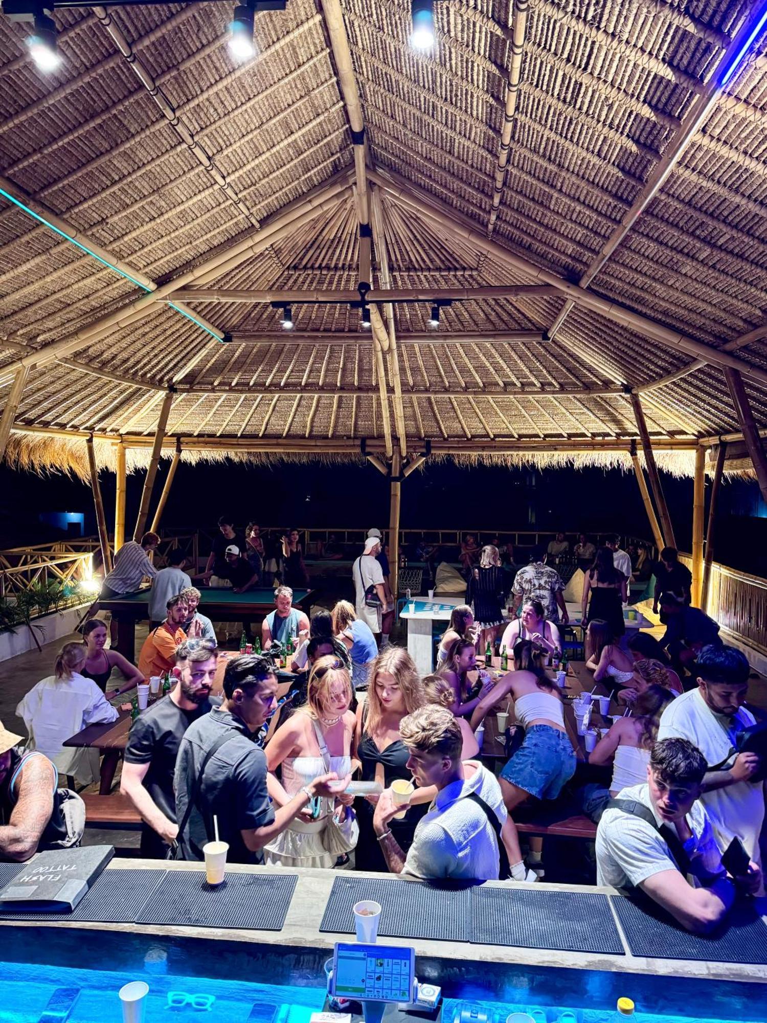 Canggu Central Hostel Bagian luar foto