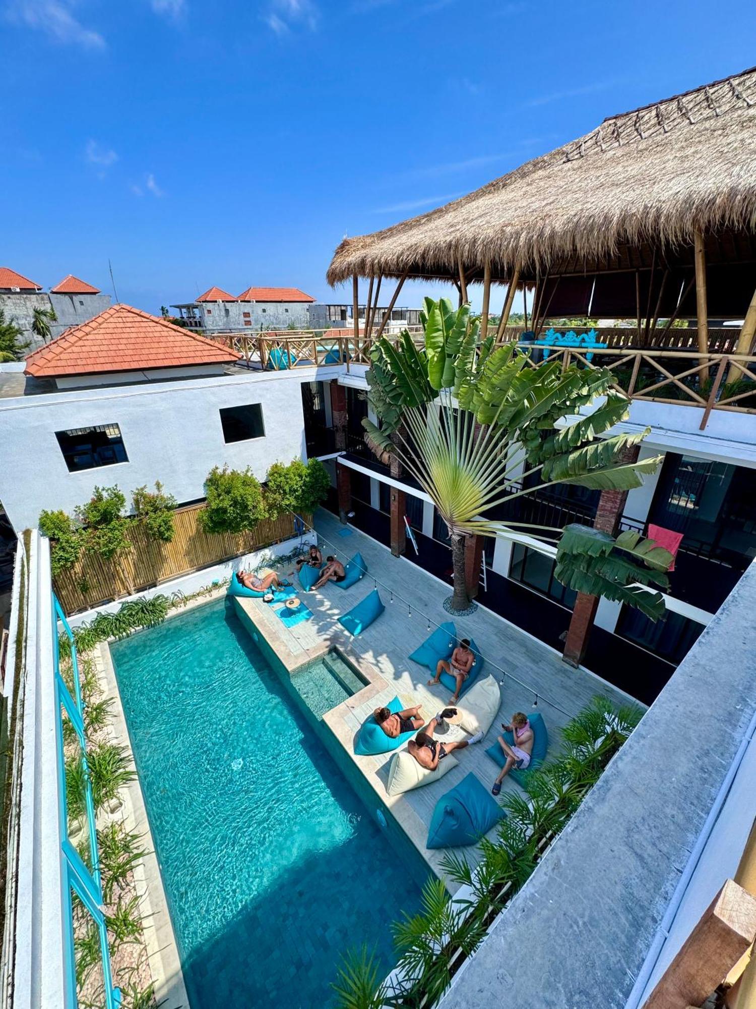 Canggu Central Hostel Bagian luar foto