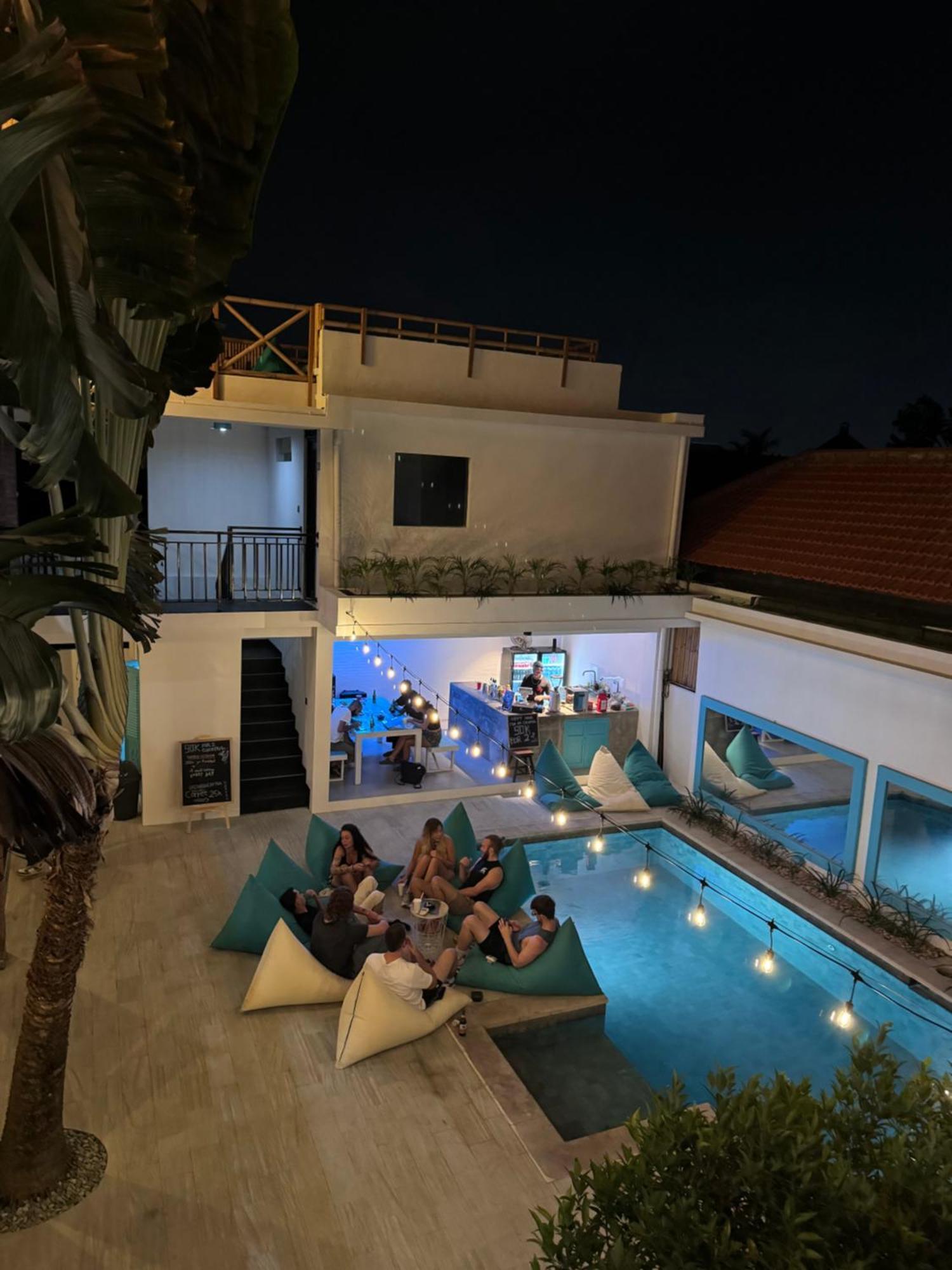 Canggu Central Hostel Bagian luar foto