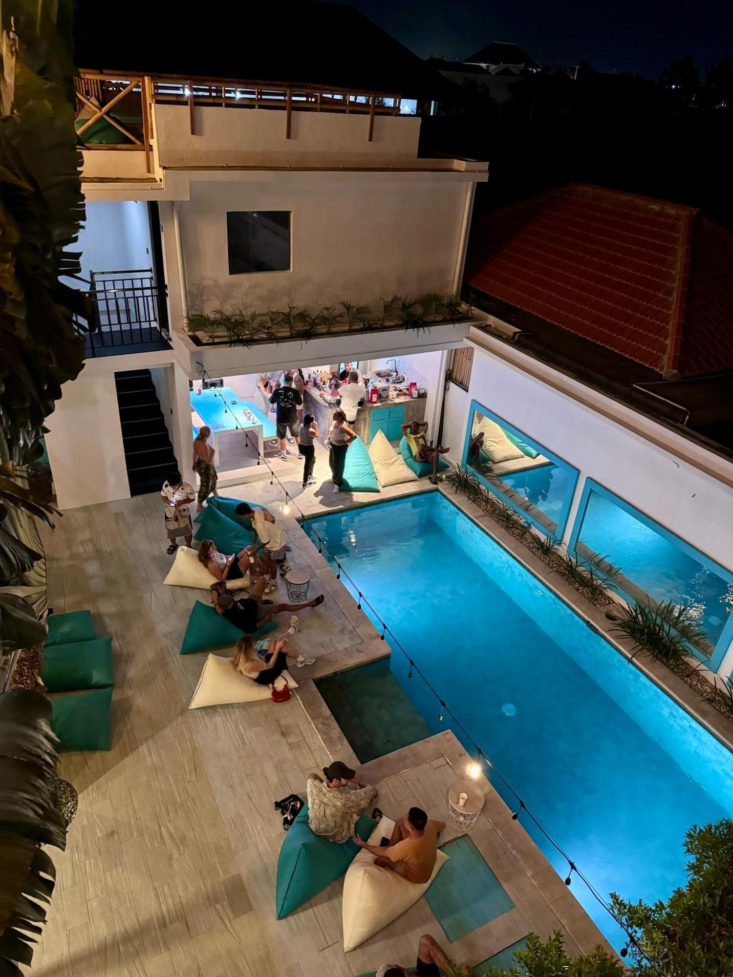 Canggu Central Hostel Bagian luar foto