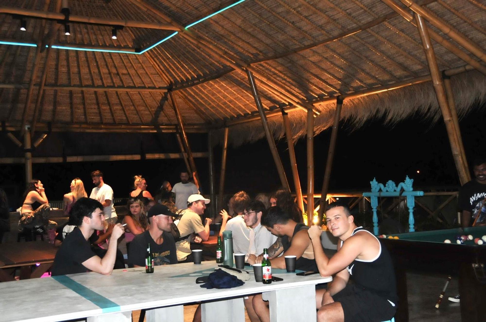 Canggu Central Hostel Bagian luar foto