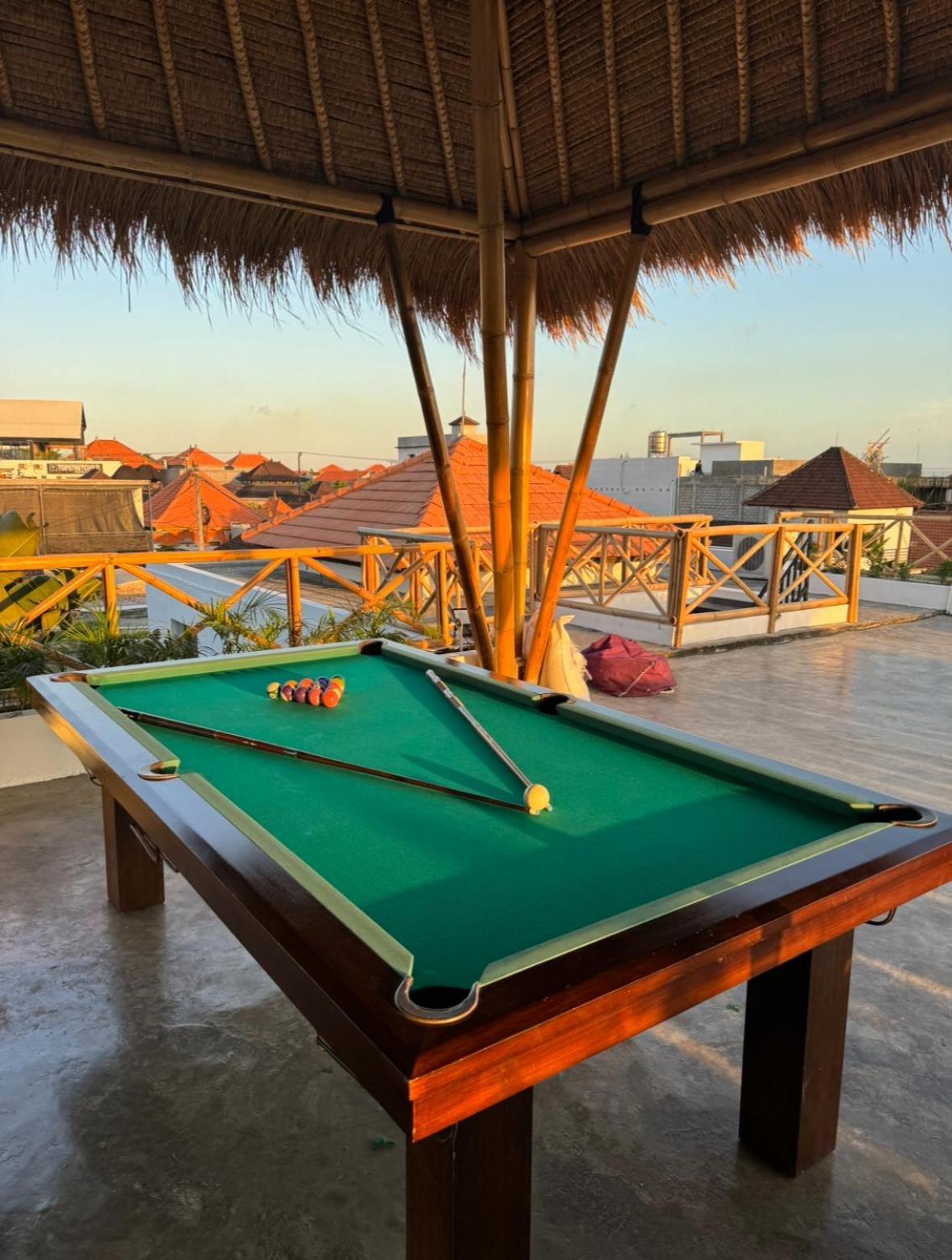 Canggu Central Hostel Bagian luar foto